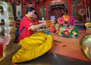 Jelang Imlek, Klenteng Tri Dharma Hok Sian Kiong Mojokerto Bersih-Bersih Ara Suci hingga Rupang 1 Klenteng Tri Dharma Hok Sian Kiong.