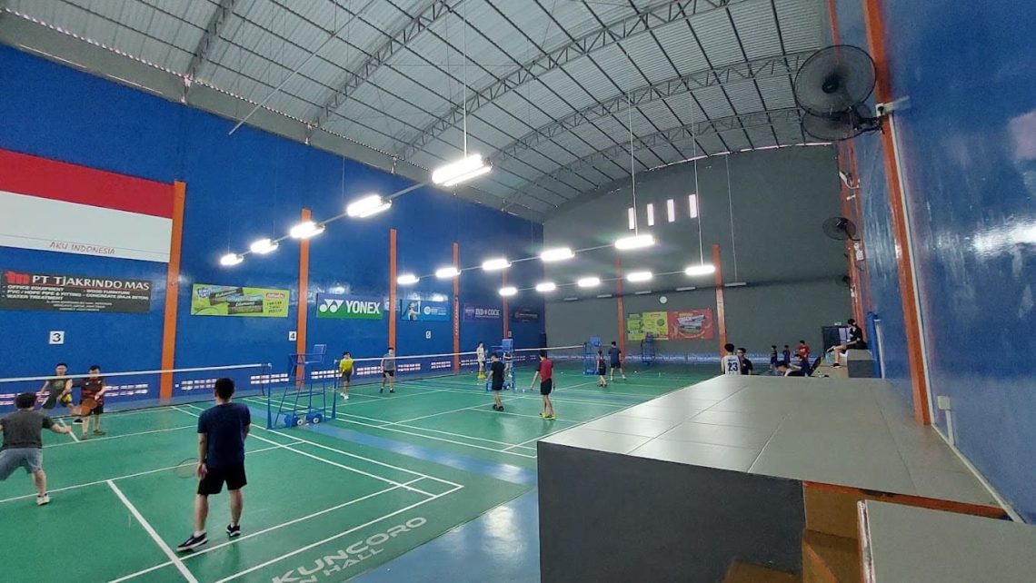5 Daftar Lapangan Badminton di Surabaya Berstandar Internasional Terbaik 2025, Fasilitas Terlengkap! 1 Lapangan badminton di Surabaya.
