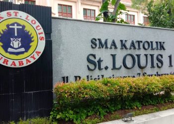SMA swasta terbaik di Surabaya.