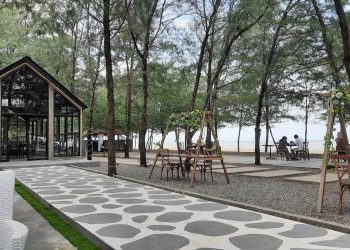 DCemara Beach Resto & Cafe.
