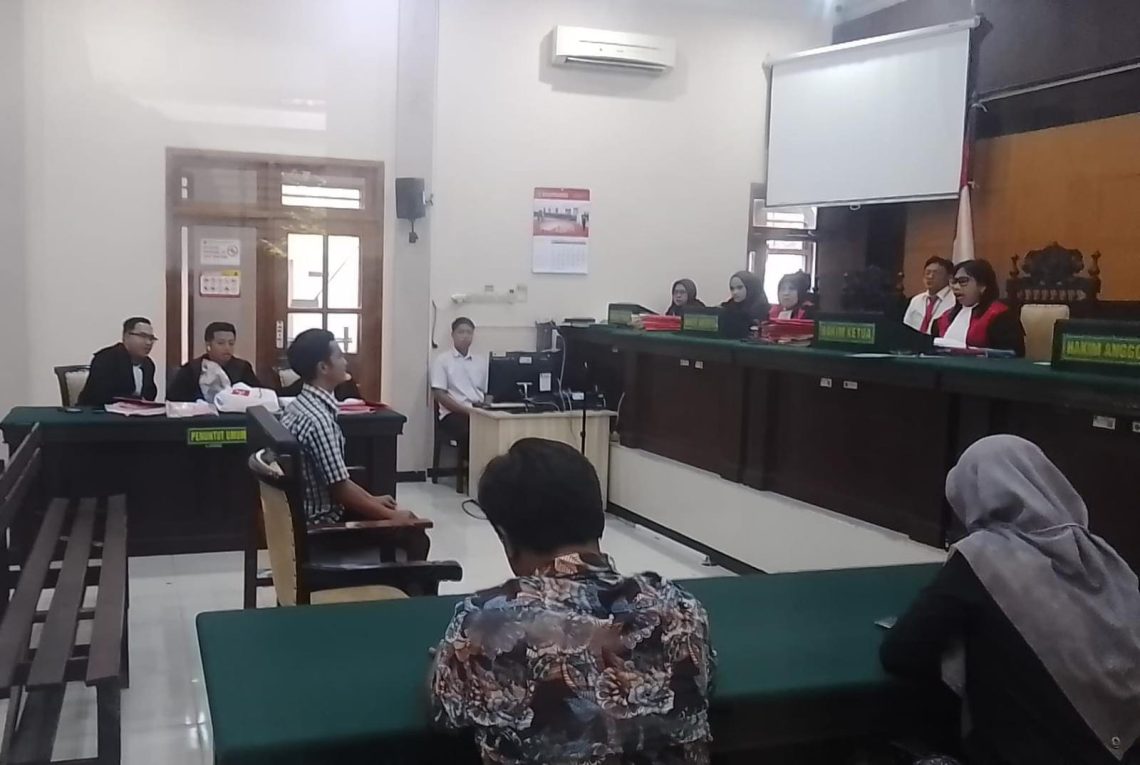 Sidang Kasus Percobaan Perzinaan Eks PNS dan Honorer di Mojokerto, Lima Saksi Beri Keterangan 1 Perzinaan eks PNS.