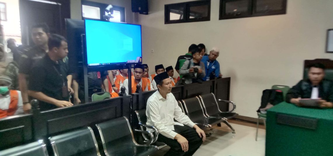 Sopir Tabrak Guru SD di Jember hingga MD Divonis Dua Tahun Penjara 1 Sopir tabrak guru SD.