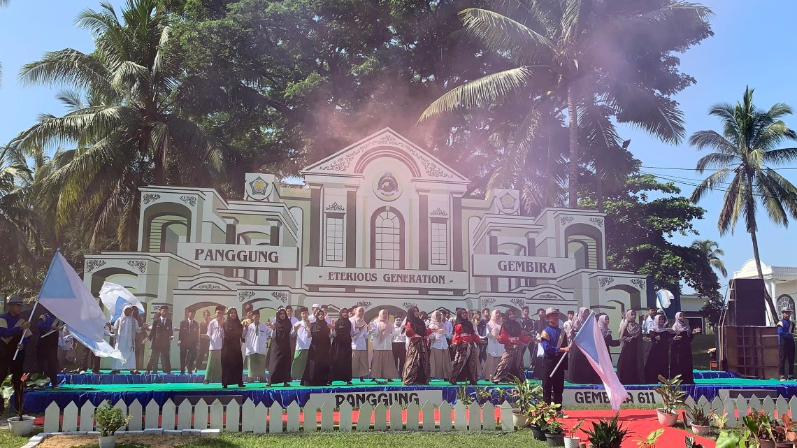 Panggung Gembira MTs Unggulan Al-Qodiri Jember, Ajang Asah Kreativitas dan Kepemimpinan Para Santri 1 Panggung gembira.