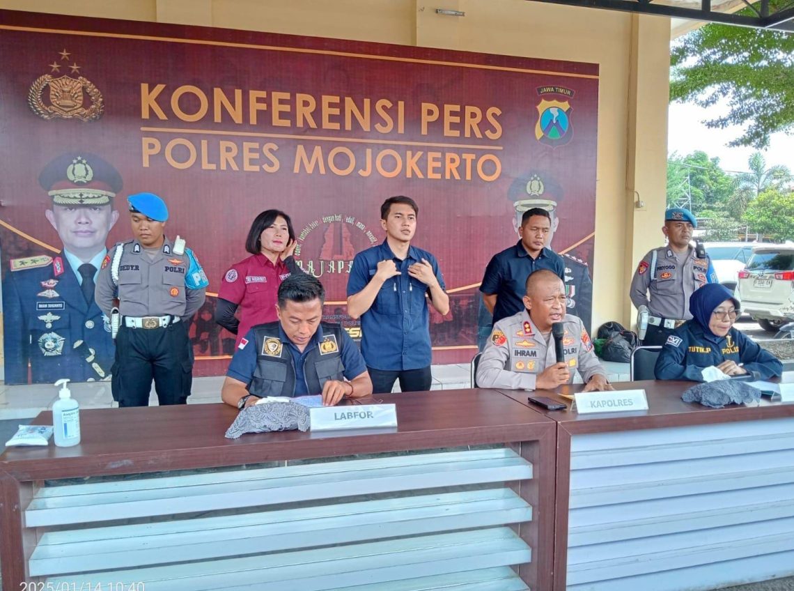 Status Masih Saksi, Polisi Pemilik Rumah Meledak di Mojokerto Diperiksa Propam Polda Jatim 1 Rumah meledak.