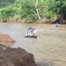 Pasca Pakai Getek Bambu, Pelajar di Jember Kini Naik Perahu Karet Pergi Sekolah 8 Pelajar di Jember.
