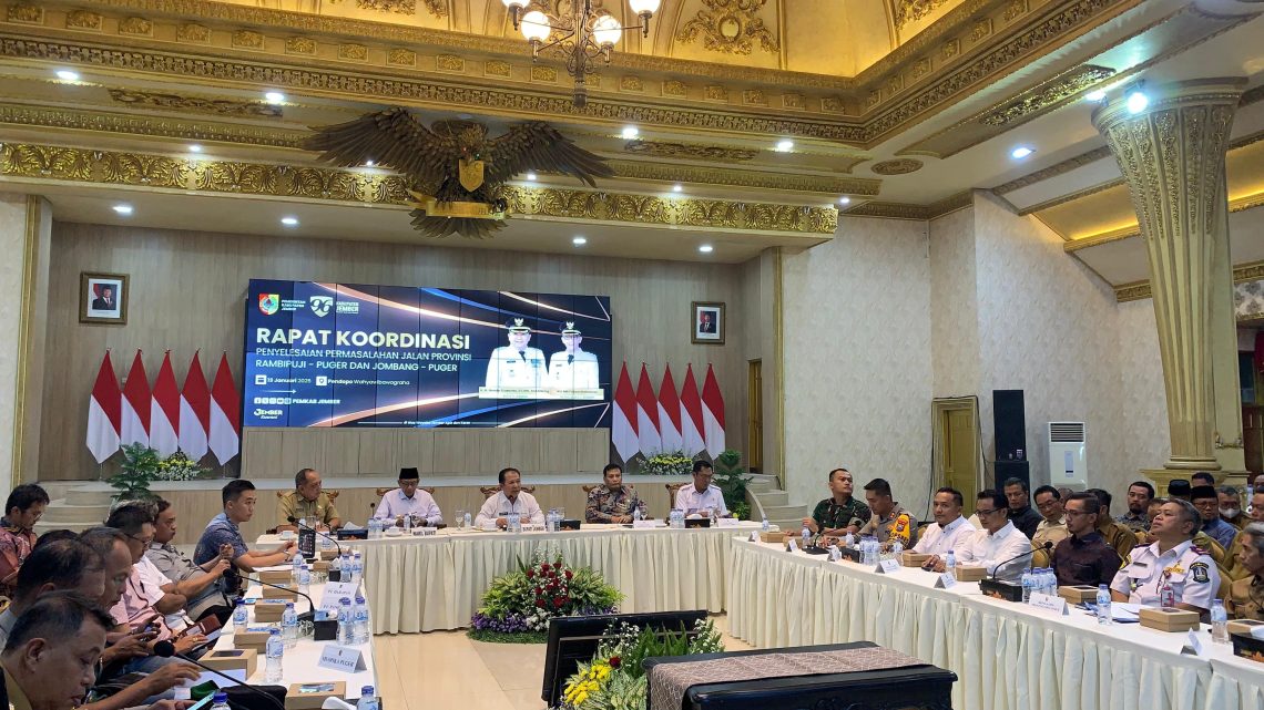 Bupati Jember Ungkap Pemicu Utama Kerusakan Jalan Provinsi Rambipuji-Puger dan Jombang-Puger 1 Kerusakan jalan.