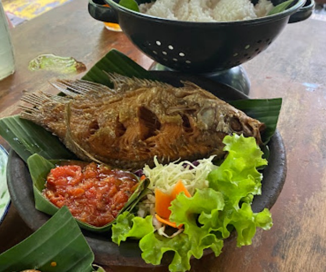Menikmati Hidangan Lezat di Banyumili Resto Jember, Sensasi Menyantap Makanan Dengan Nuansa Jawa 2 banyumili 1