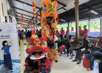 Tahun Baru Imlek 2025! Atraksi Barongsai Menyapa Para Penumpang di Stasiun Jember
