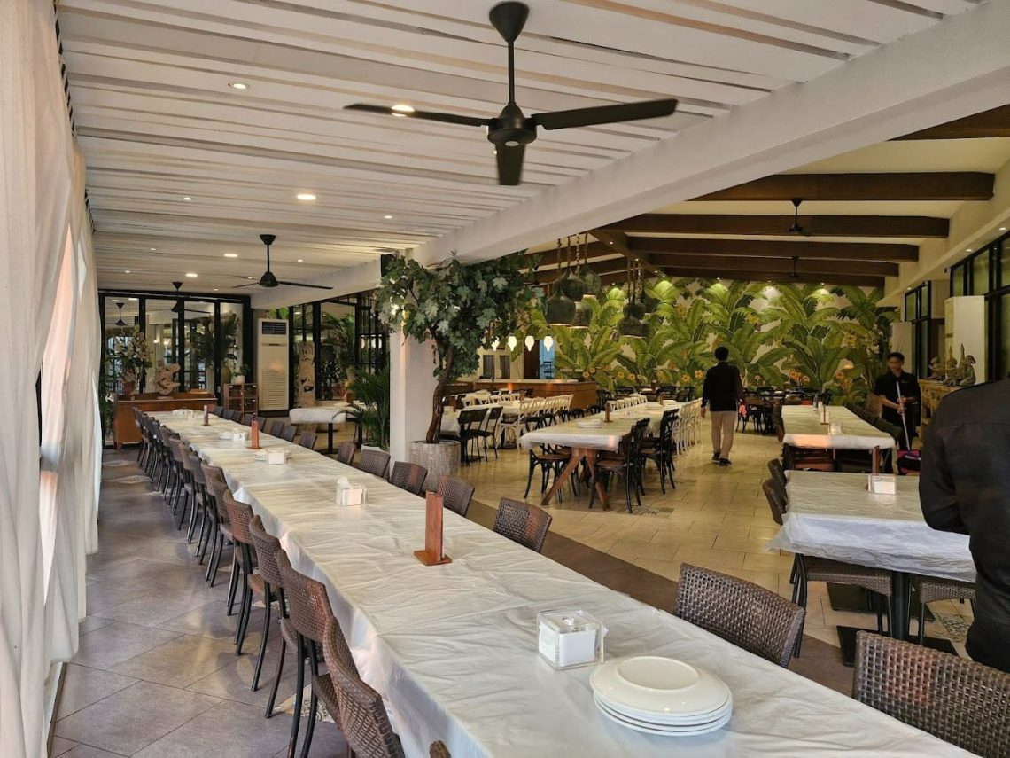 Tempat makan seafood.