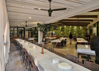 Tempat makan seafood.