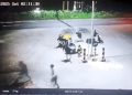 Aksi Begal Bersenjata Tajam Gasak Sepeda Motor di Mojokerto Terekam CCTV