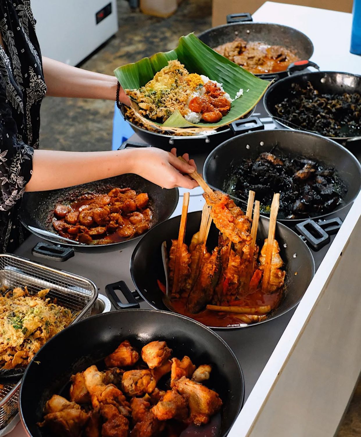 Murah dan Enak! Dua Warung Makan Malam Favorit Mahasiswa di Malang! 3 Warung Bu Warni
