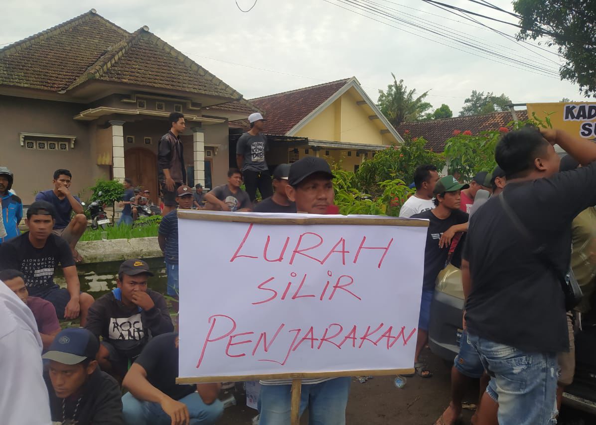 Demo Warga Kesilir