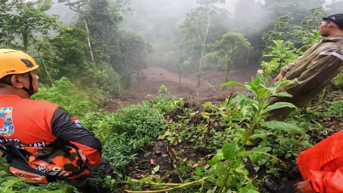 Curah Hujan Tinggi di Jember, BPBD Waspadai 15 Titik Rawan Longsor di Lereng Gunung Raung 1 Titik rawan longsor.