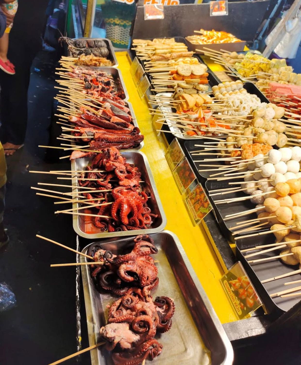 Kuliner malam di Alun-Alun Batu.