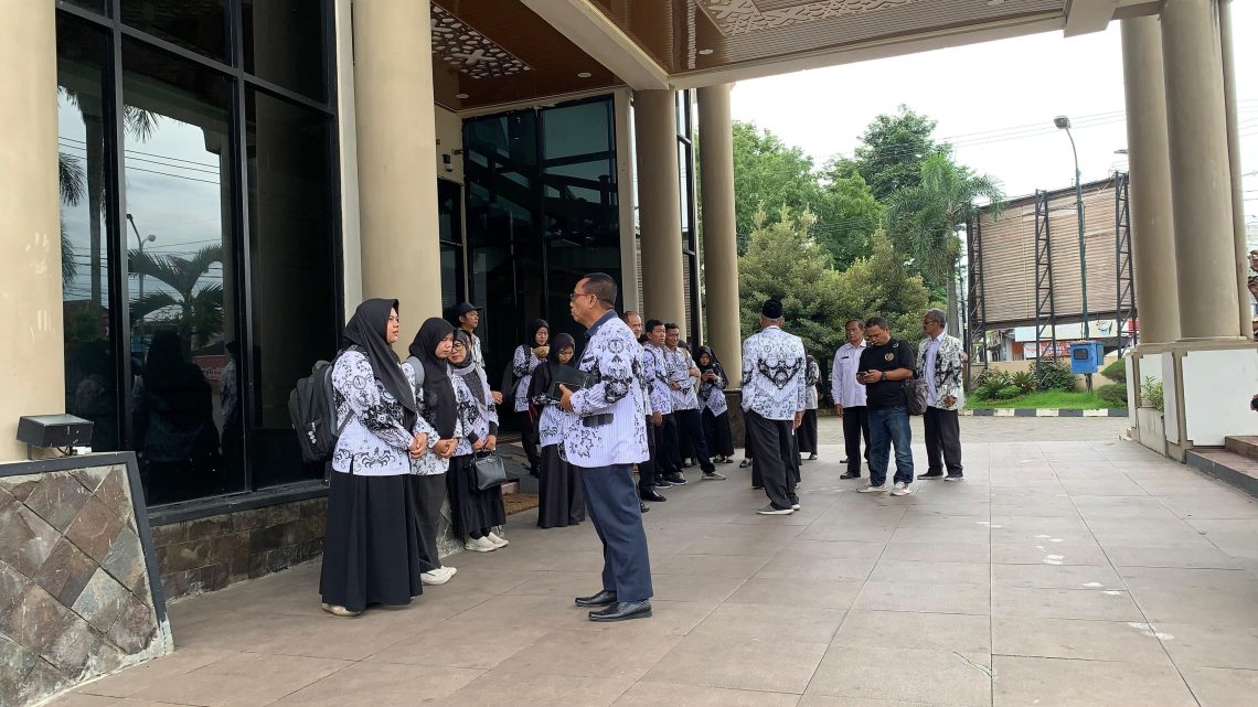 Puluhan Guru Honorer di Jember Minta Keadilan, Diduga Jadi Korban Kebijakan Batal Lulus PPPK 1 Guru honorer.