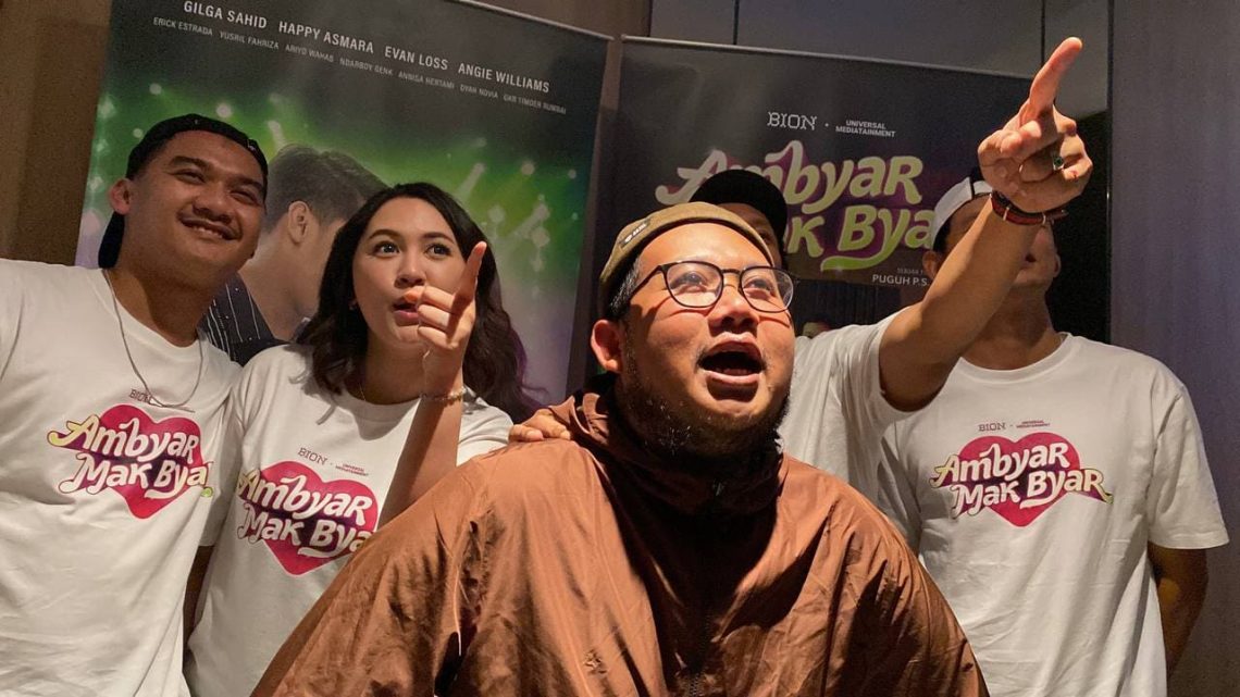 Tayang di Bioskop Hari Ini, Gilga Sahid dan Happy Asmara Debut Akting Film Ambyar Mak Byar 1 Ambyar Mak Byar.
