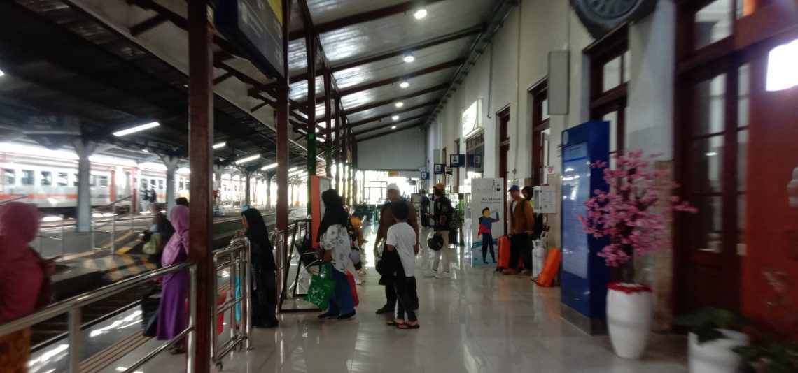 KA di Jember