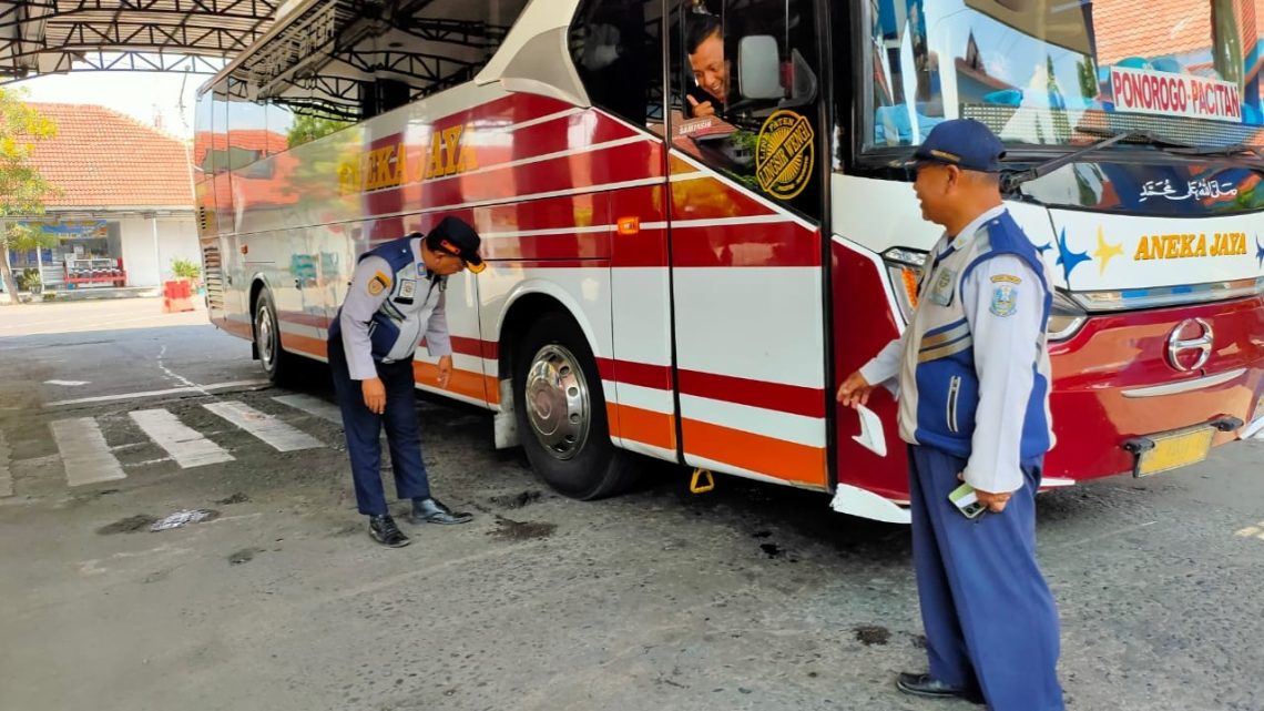 Ratusan Bus di Terminal Mojokerto Diinspeksi Demi Minimalisir Potensi Kecelakaan Saat Libur Panjang 1 terminal Mojokerto