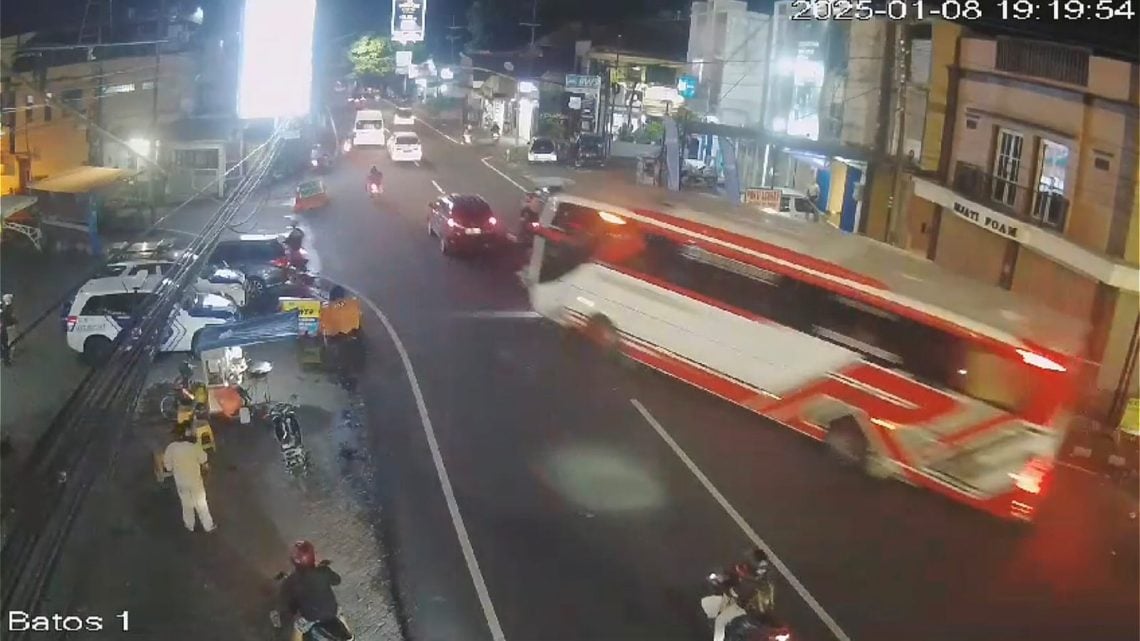 Bus Pariwisata Diduga Rem Blong Tabrak Mobil dan Sepeda Motor di Kota Batu 1 Rem Blong