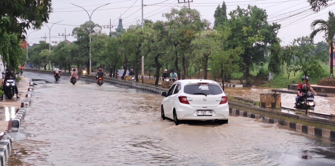 Genangan Air Jalan Letda Sucipto Sekitar Kediaman Bupati Tuban Jadi Langganan Setiap Musim Hujan 1 Langganan Banjir Tuban