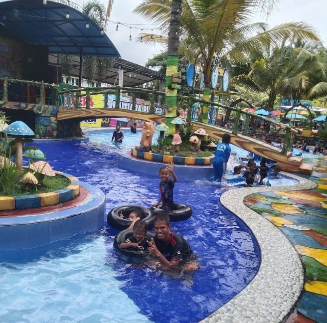 Mutiara Park Jember: Destinasi Wisata Air Cocok untuk Liburan Keluarga 3 Mutiara Park 2