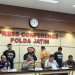 Pelaku Mutilasi Mayat Wanita Dalam Koper Dibekuk di Madiun, Sempat 'Mantul' Saat Buang Bagian Tubuh Lewat Jendela Mobil 9 Pelaku Mutilasi Mayat Wanita Dalam Koper Dibekuk di Madiun, Sempat ‘Mantul’ Saat Buang Bagian Tubuh Lewat Jendela Mobil