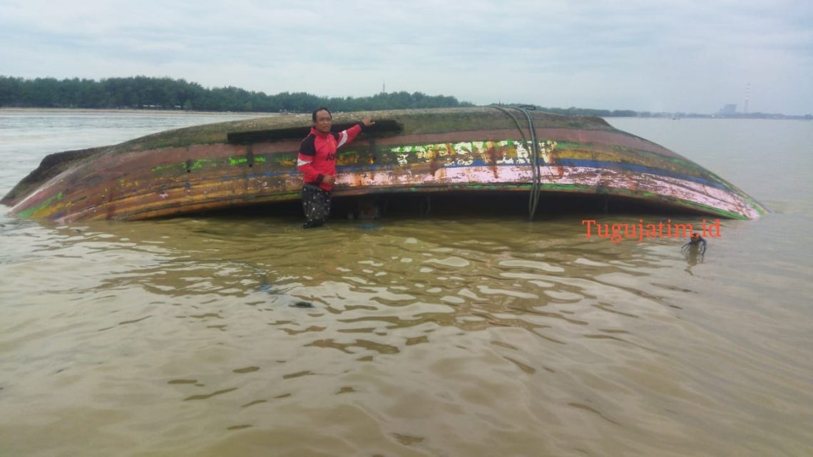 Evakuasi Perahu Nelayan Karam di Pesisir Tuban Terkendala Pasir 1 Pantai Tuban 1