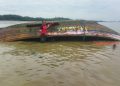 Evakuasi Perahu Nelayan Karam di Pesisir Tuban Terkendala Pasir 3 Pantai Tuban 1