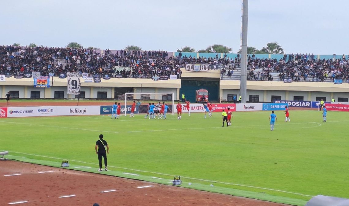 Persela Lamongan Jaga Puncak Klasemen dan Peluang 8 Besar Setelah Tahan Imbang Persipal Palu 1 Persela Lamongan