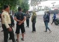 Pria Pamer Kelamin