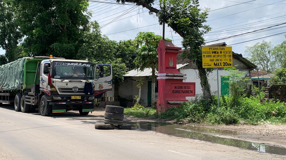 Sopir Truk Jember Sambat Buntut Blokade Akibat Jalan Puger Rusak 1 Sopir Truk