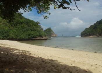 Pantai Gatra.