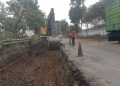 Jalan provinsi rusak.