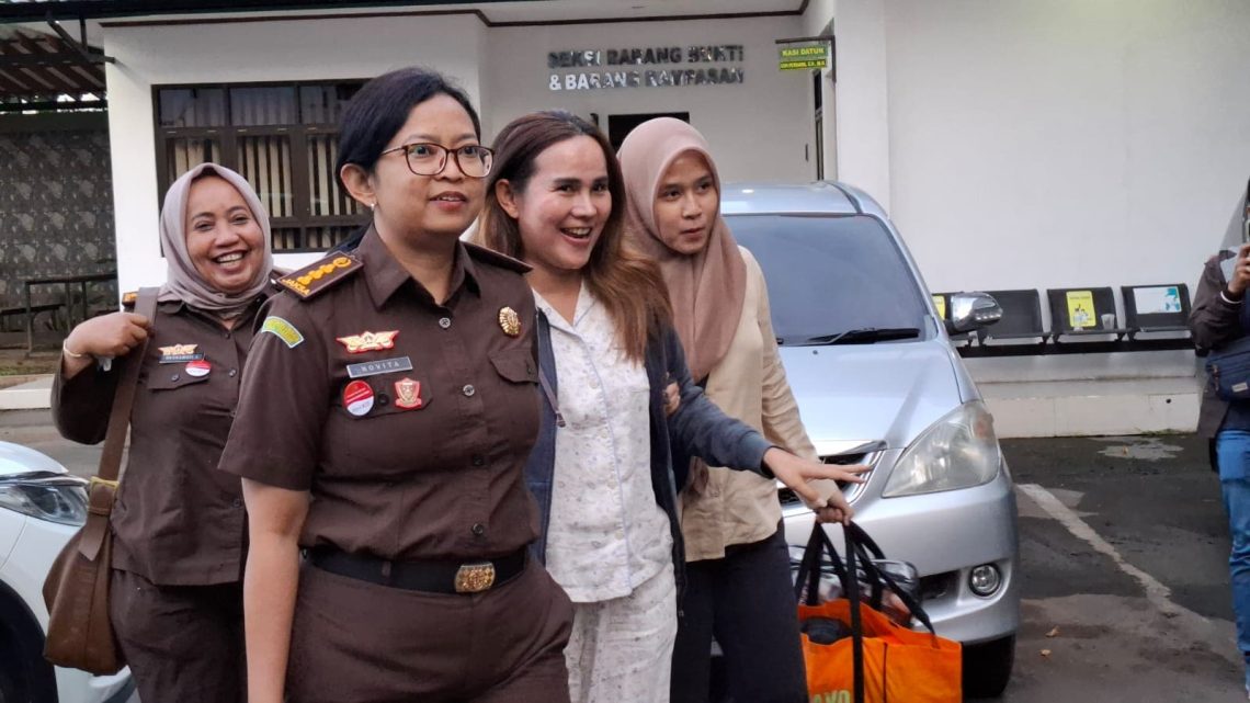 Kasus Selebgram Isa Zega Dugaan Pencemaran Nama Baik Dilimpahkan ke Kejari Kabupaten Malang, Santai Pakai Piyama Ditahan di Lapas Perempuan 1 Selebgram Isa Zega.