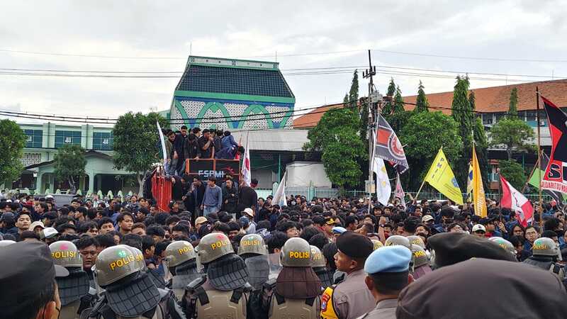Demo mahasiswa Surabaya.