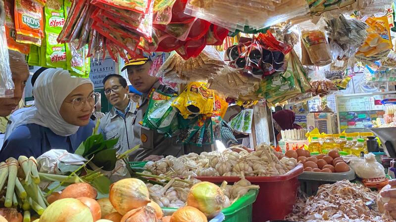 Inspeksi harga sembako.