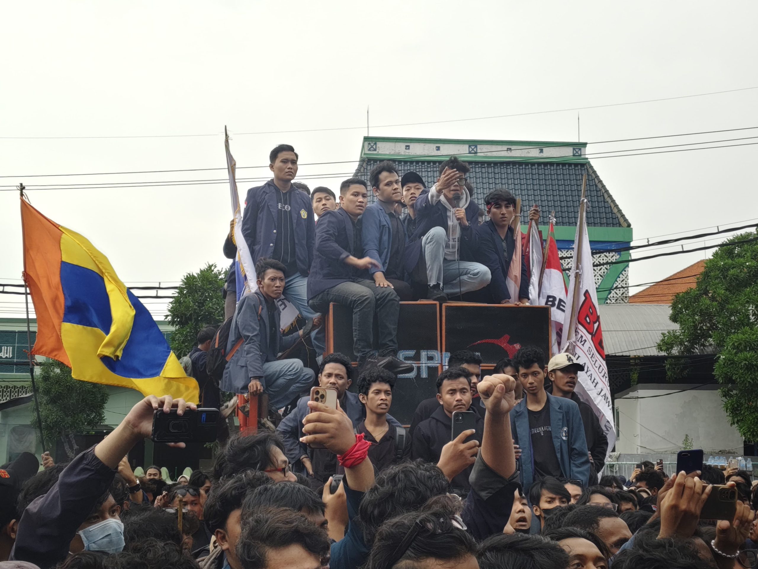 Demo di DPRD Jatim.