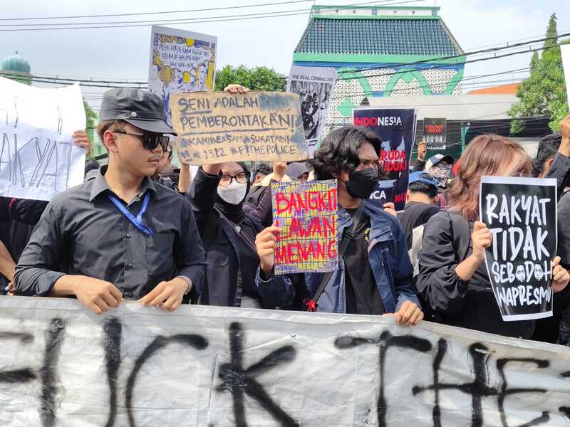 Demo di DPRD Jatim.