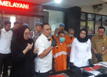Kakek cabuli anak.