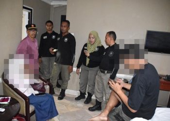Satpol PP Surabaya.