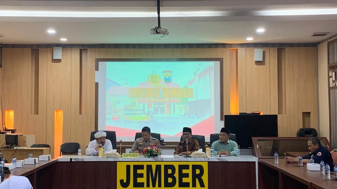 Datangi Polres Jember, Para Kiai Didampingi DPRD Desak Pemberantasan Peredaran Miras dan Narkotika 1 Kiai Jember
