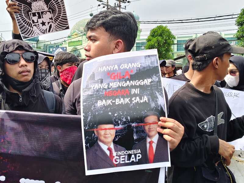 Demo Indonesia Gelap di DPRD Jatim.