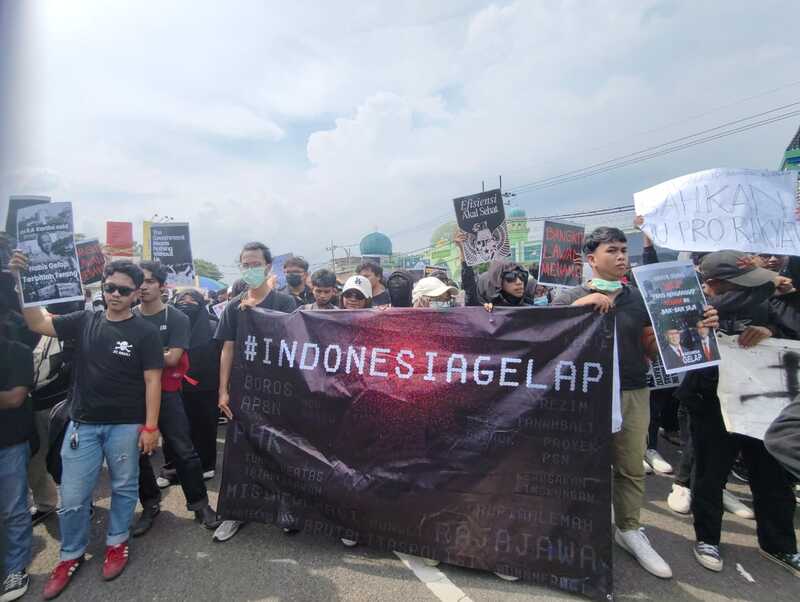 Demo Indonesia Gelap di DPRD Jatim.