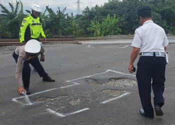 jalan berlubang