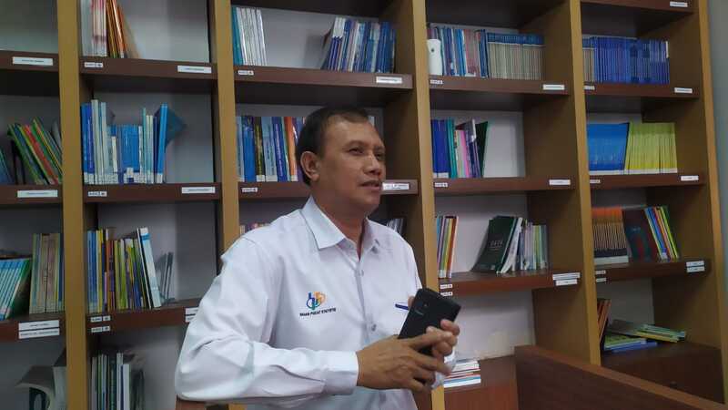 Deflasi.