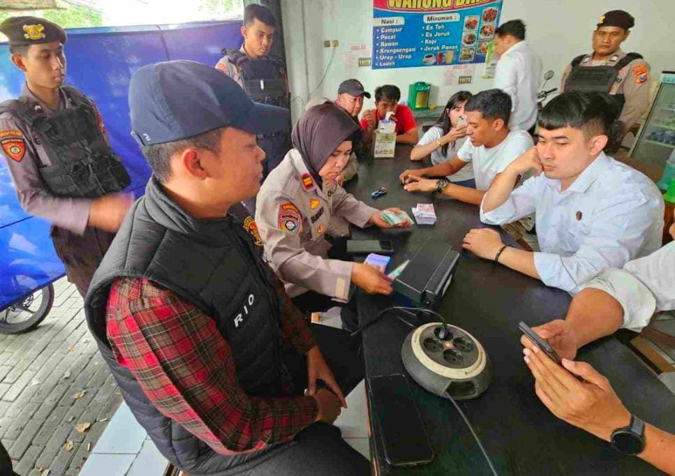 Penukaran uang baru.