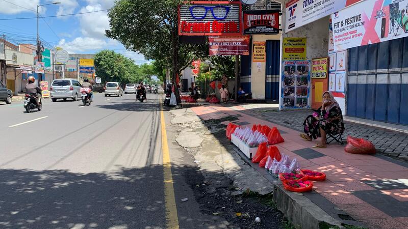 Pedagang bunga tabur.