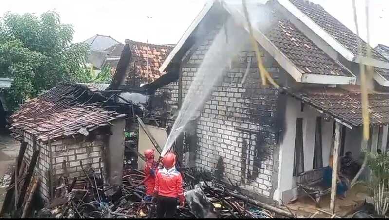 Kebakaran rumah.