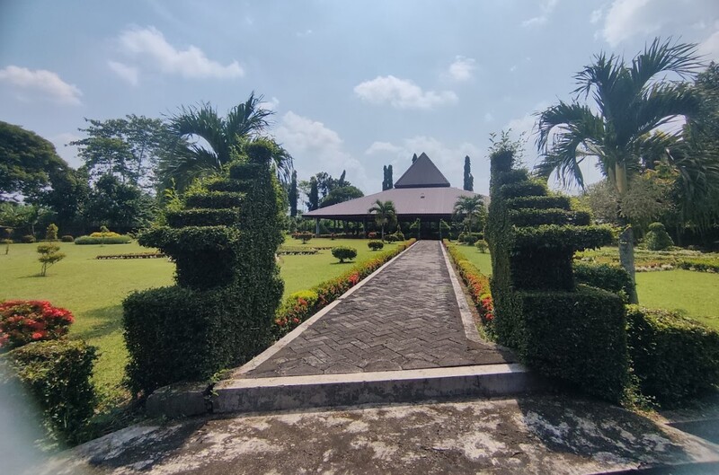 Daya tarik Candi Gentong.
